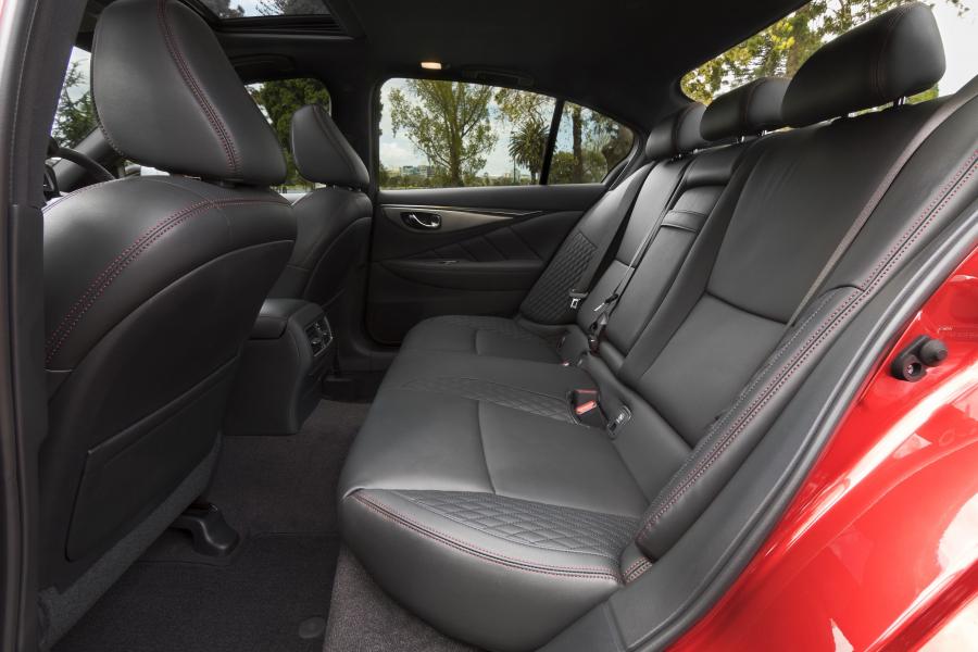 Интерьер Infiniti Q50S Red Sport (V37) 2017 года  (AU) (фото 13 из 27)